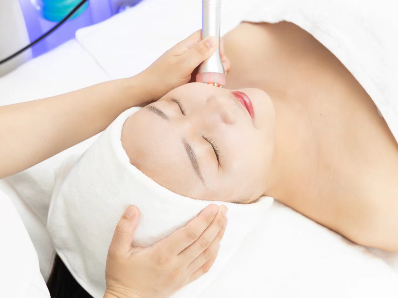 たるみ・毛穴の改善にRF